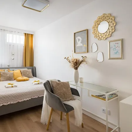 Gold Premium 950 M To Station Parking Appartement Warschau