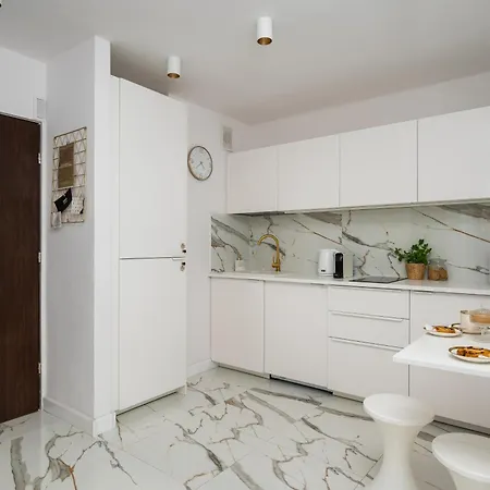 Gold Premium 950 M To Station Parking Apartament